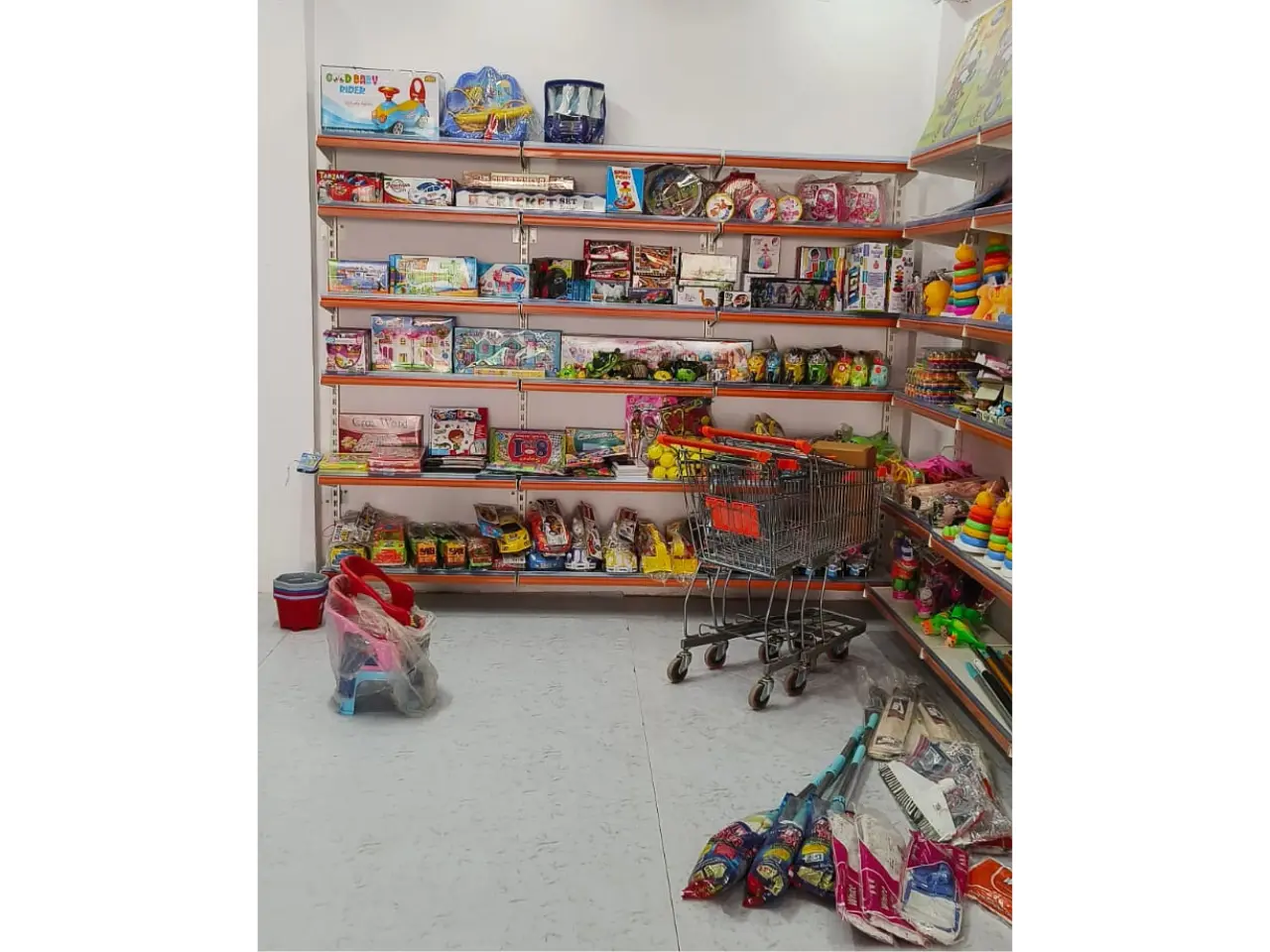 964644073_gift store rack.webp